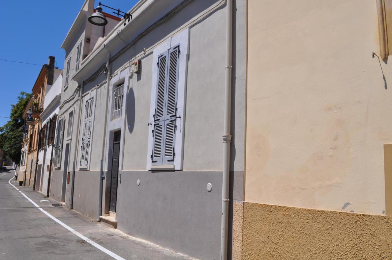 Casa Di Mario Appartamento In Centro Storico Con Due Camere Da Letto E Terrazze Cagliari Luaran gambar